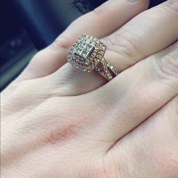 Size 9 Engagement Ring - Picture 3 of 3